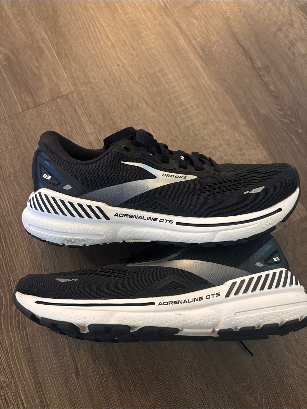 Brooks Black and White Women’s Adrenaline GTS Athletic Running Shoes - Picture 7 of 9